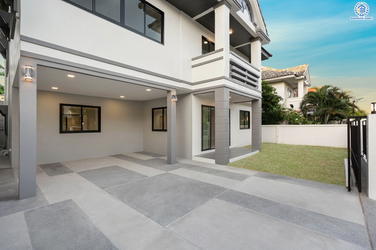 บ้านมือสองตกแต่งใหม่ โครงการ พลับพลาวิลล่า บรมราชชนนี หลังใหญ่พิเศษพร้อมอยู่ เนื้อที่ 57 ตร.ว. ดีไซน์สวย ฟังก์ชัน 4 ห้องนอน 3 ห้องน้ำ 2 ที่จอดรถ บนทำเลเดินทางสะดวก เชื่อมต่อหลายเส้นทาง ใกล้เซ็นทรัลปิ่นเกล้า จุดขึ้นทางด่วน "ศรีรัช" และเพียง 10 นาทีถึงMRT "สถานีไฟฉาย"